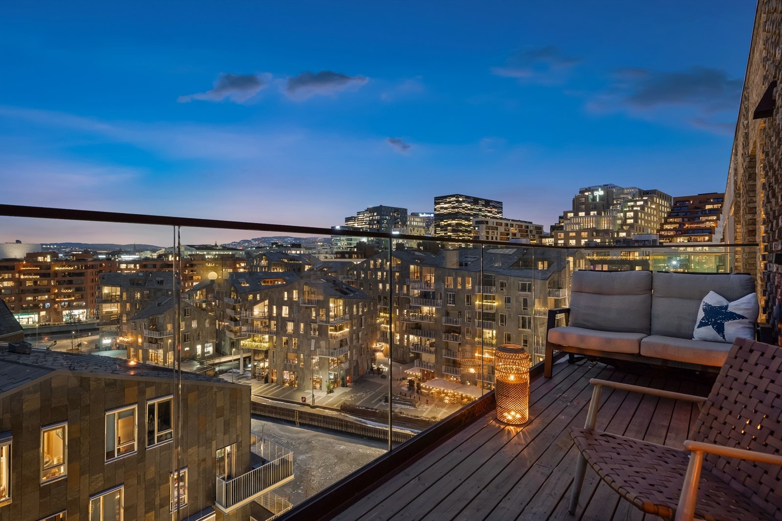 Stor balkong med herlig utsyn! Denne må sees! Galleribilde