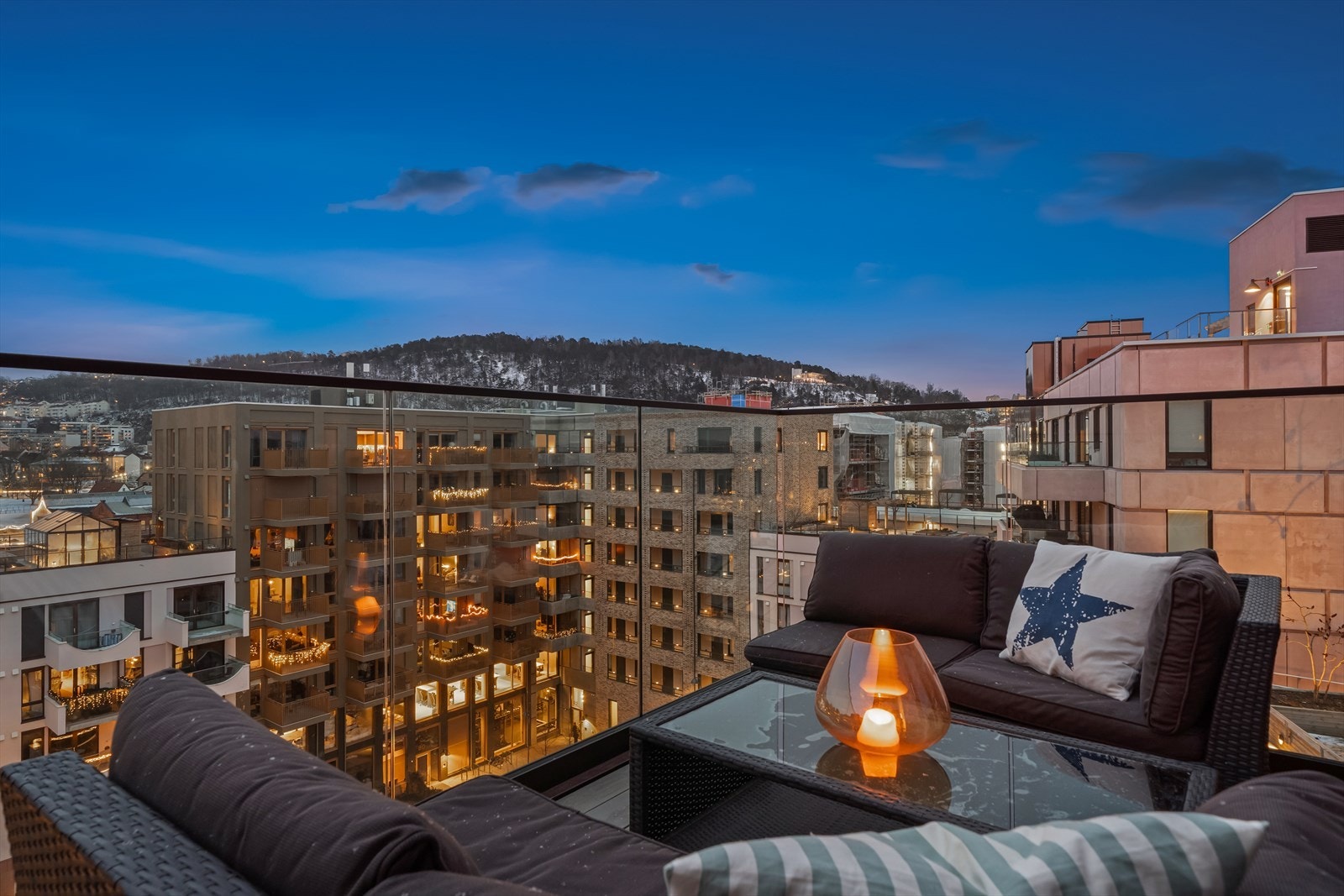 Her kan man sitte å nyte utsikten mot Bjørvika og Ekeberg. Galleribilde