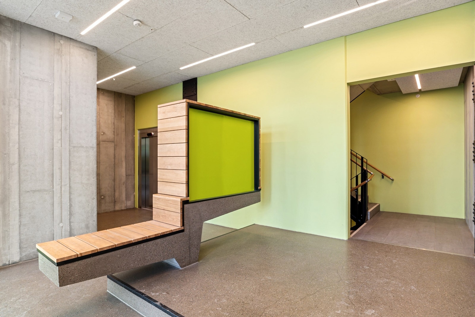 Eiendommen ble tildelt 2. plass i Oslo bys arkitekturpris i 2021 som er tydelig i alle spennende detaljer. Her ved inngangspartiet. Galleribilde