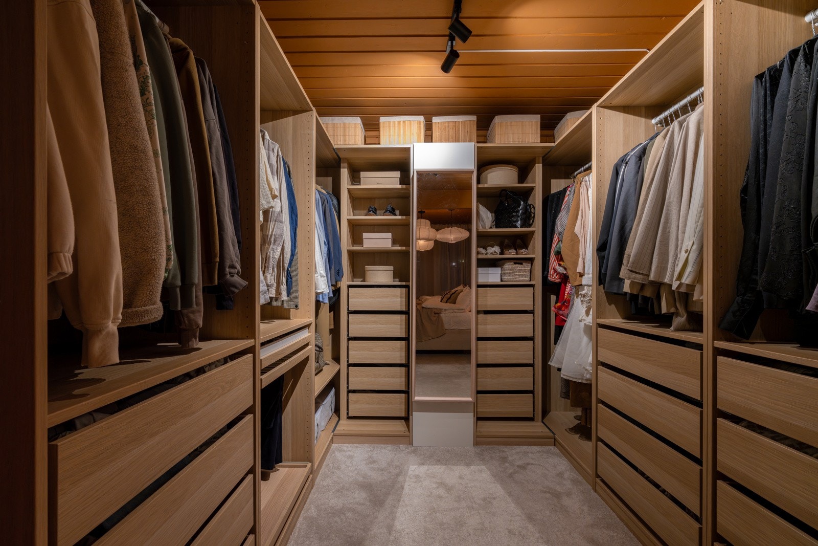 Her er det rikelig med oppbevaringsplass. Galleribilde