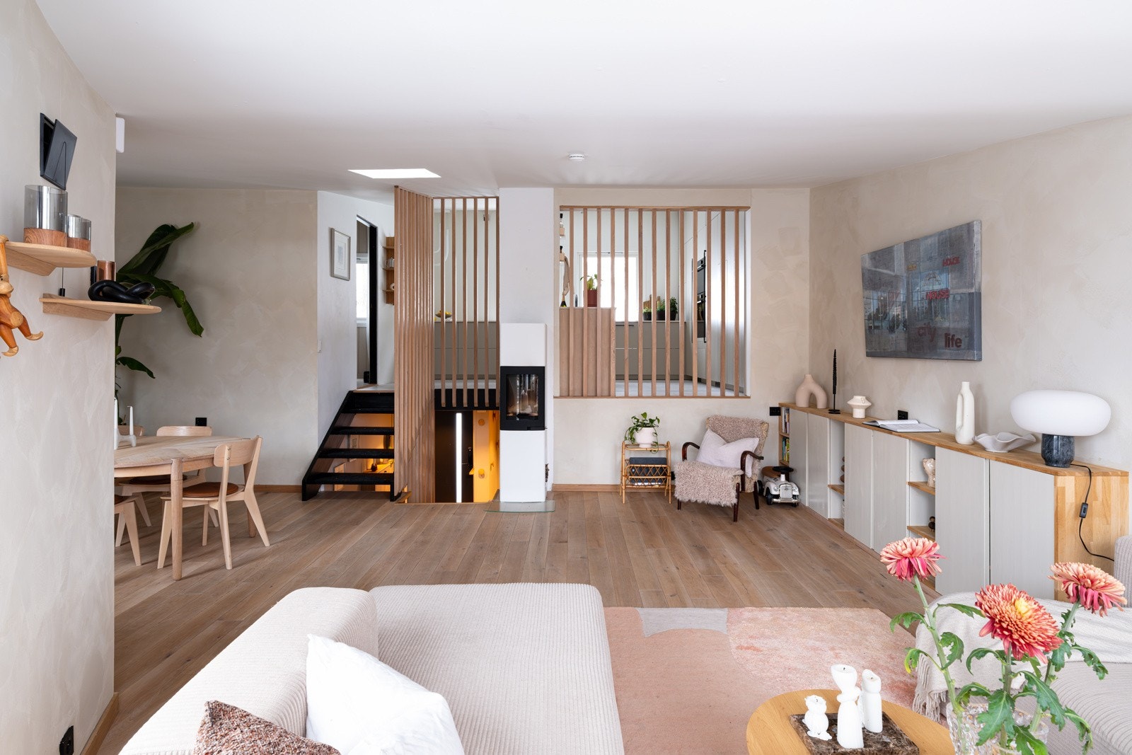 Sameiet består av fem boliger og fremstår som veldrevet og hyggelig. Galleribilde