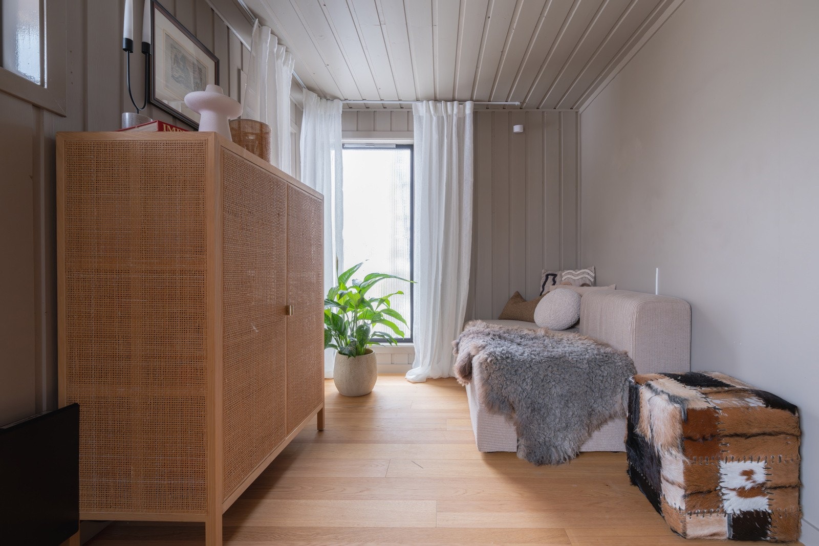 Her er det plass til seng, nattbord og garderobeløsning. Galleribilde