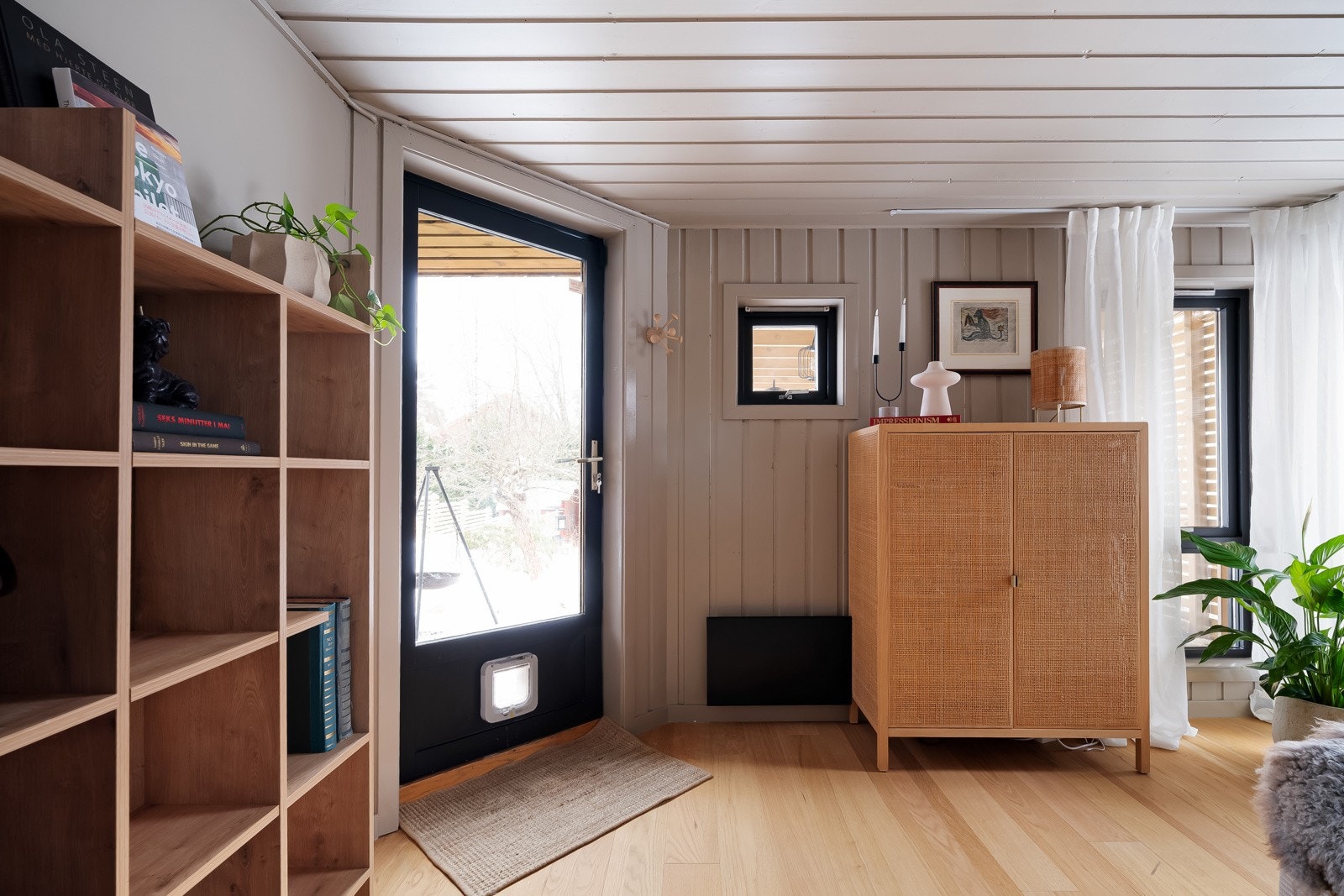 Soverommene med utgang til terrassen fikk nytt gulv i 2023. Galleribilde