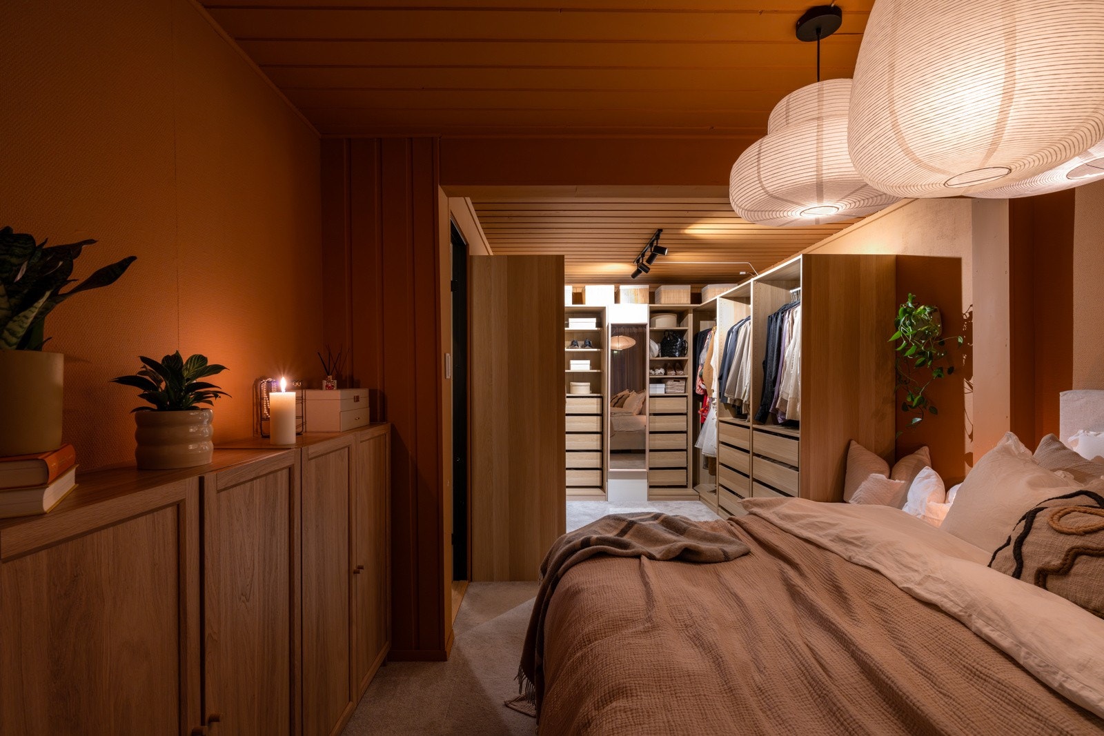 Innredet med "walk-in-closet" Galleribilde