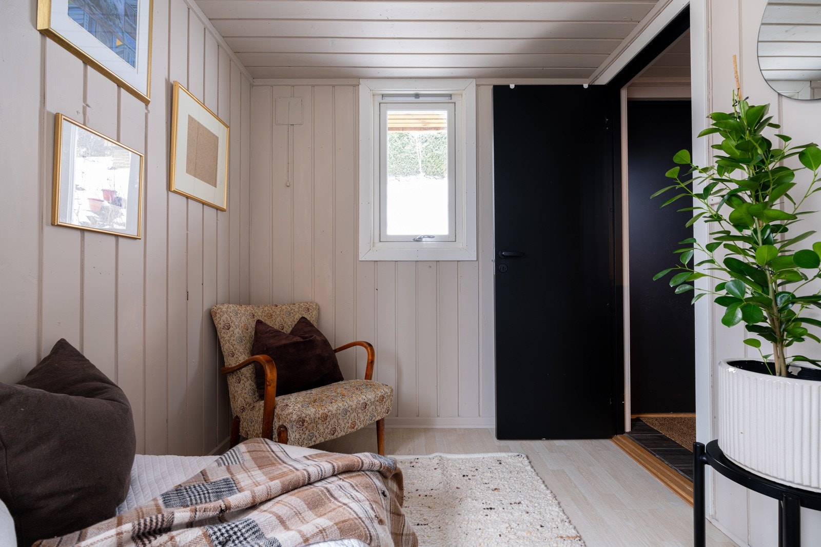 Med fem soverom kan man innrede etter behov, enten som gjesterom, barnerom eller hjemmekontor. Galleribilde