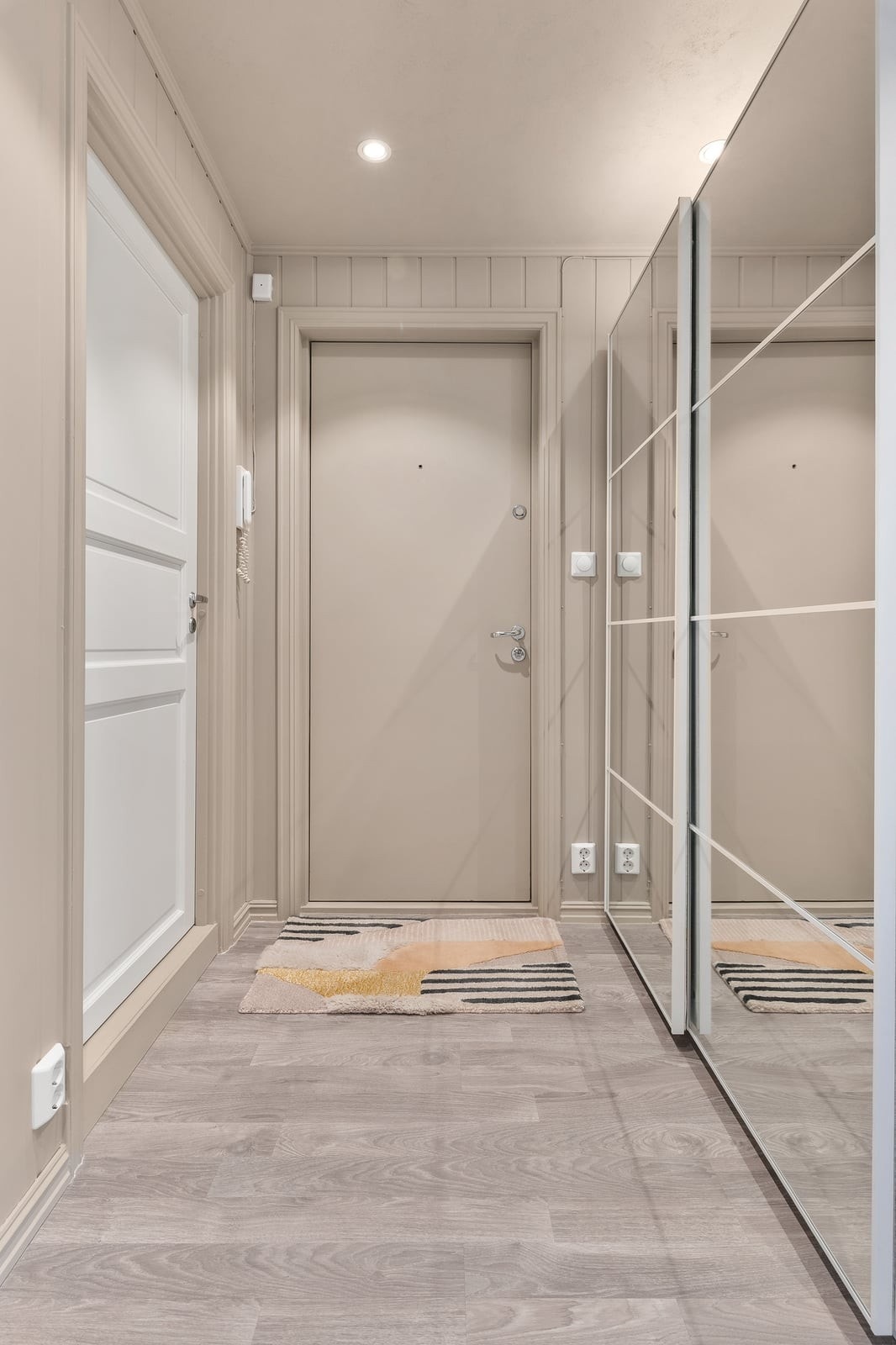 Entréen er utstyrt med dørcalling. Galleribilde