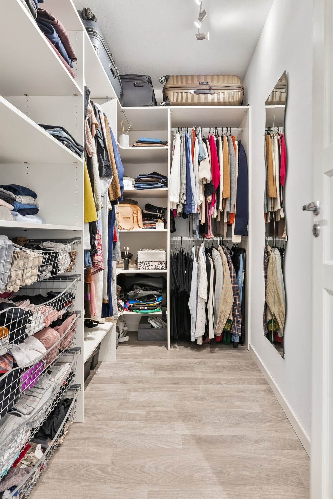 Leiligheten har en praktisk innvendig bod for ekstra lagring. Galleribilde