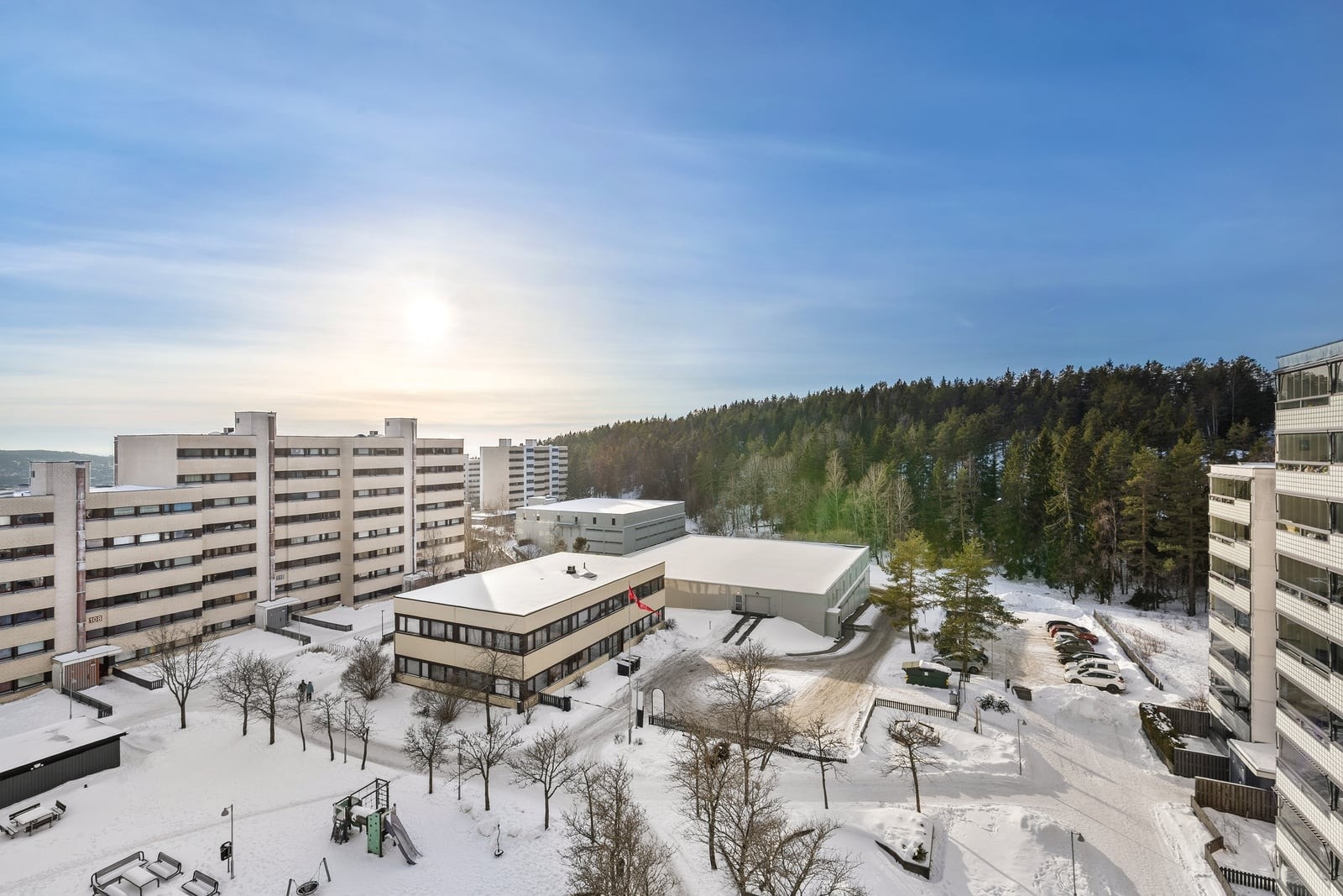 Området er familievennlig med kort vei til skoler og barnehager. Galleribilde