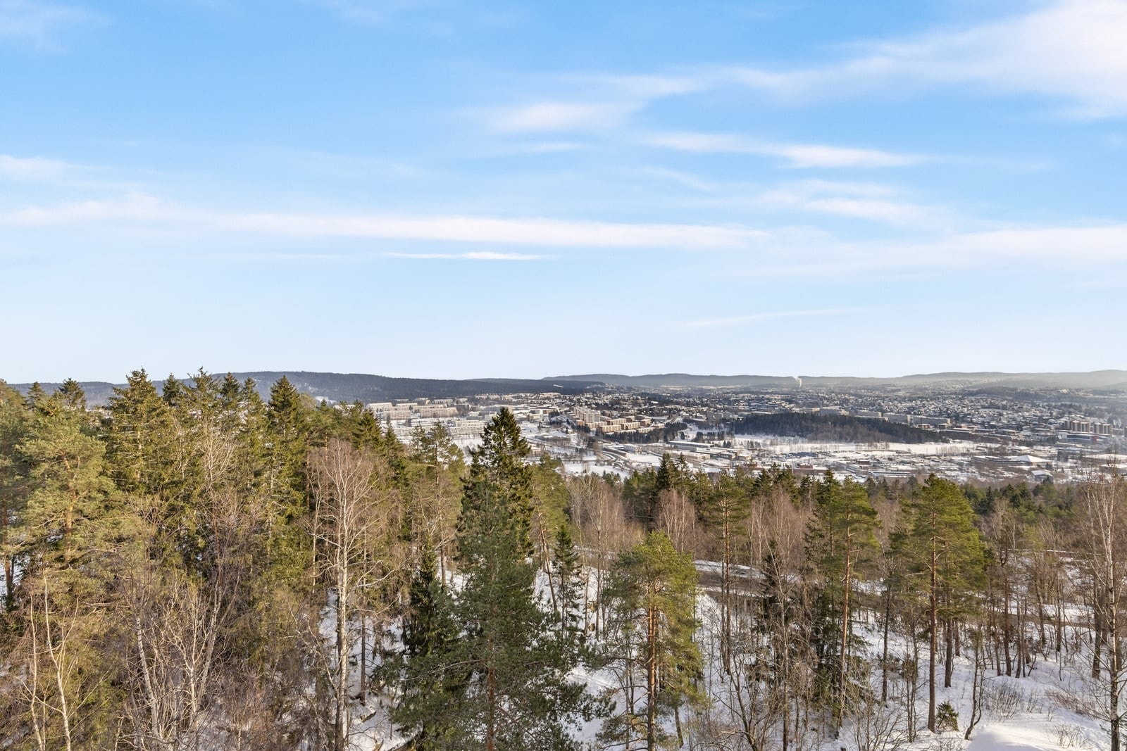Med umiddelbar nærhet til Lillomarka har du tilgang til flotte tur- og rekreasjonsområder. Galleribilde