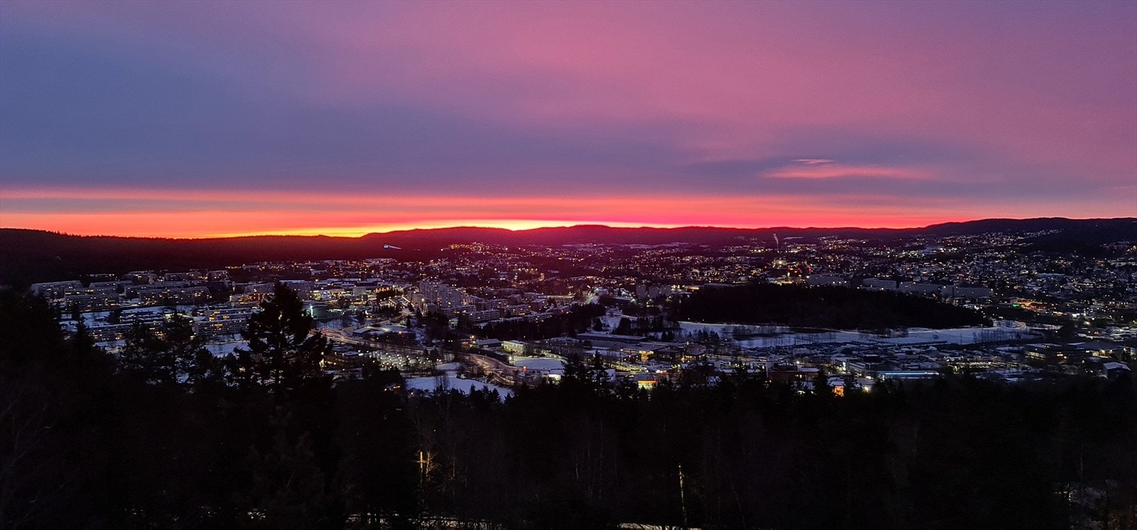 Utsikt fra leiligheten ved soloppgang. Galleribilde