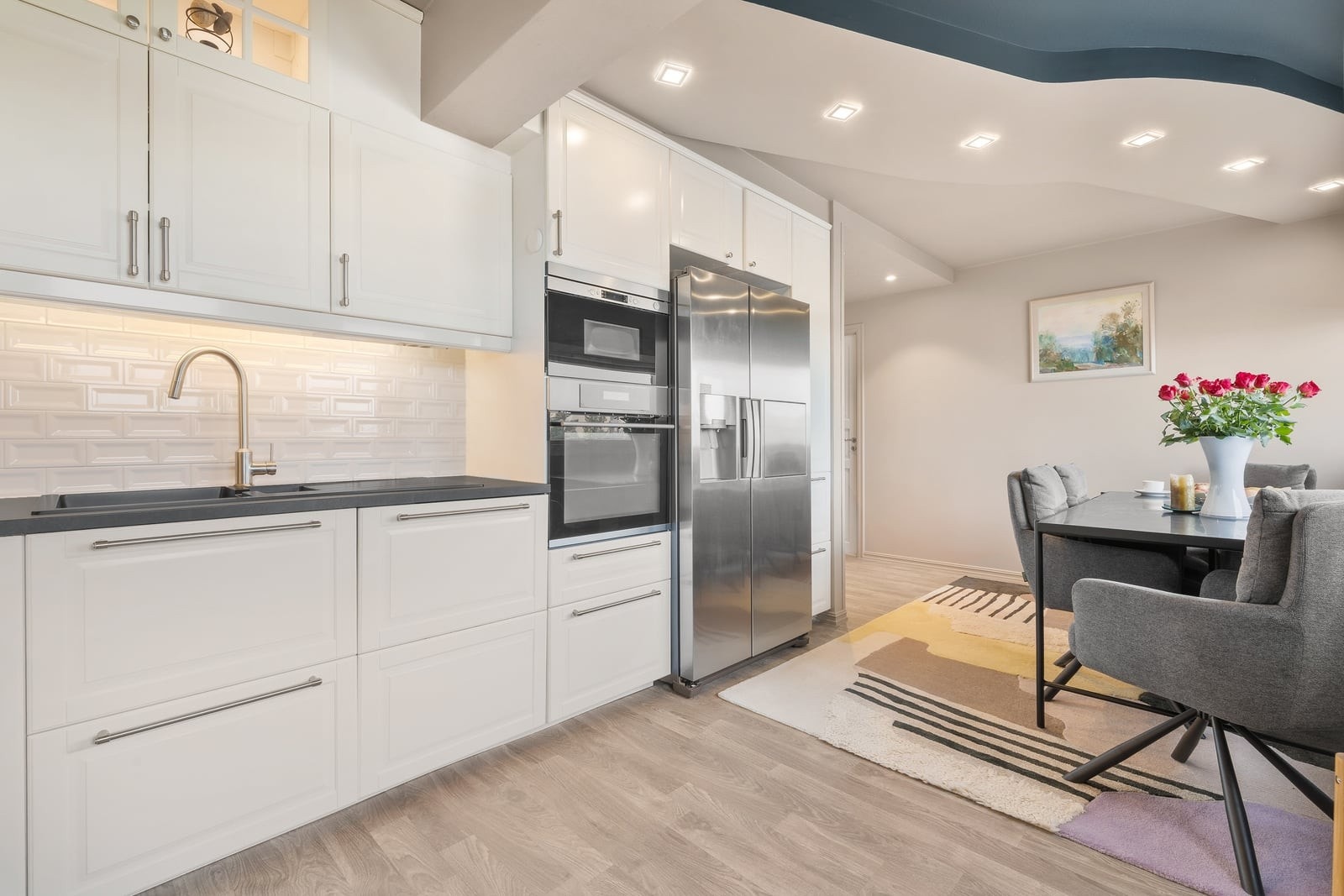 Velkommen til kjøkkenet! Her kan du lage flotte og smakfulle måltider. Galleribilde