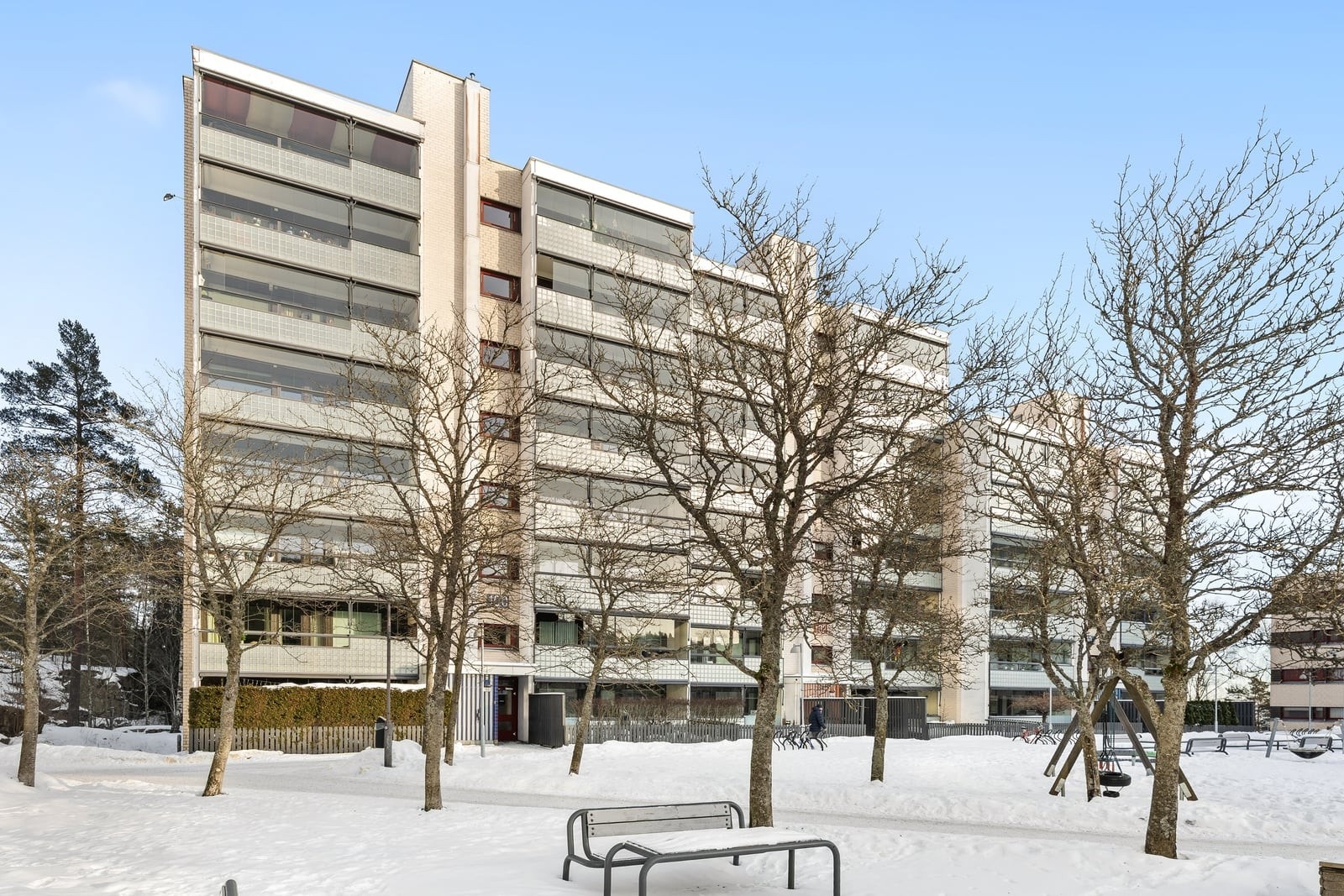 Bygget er fra 1973 og har heisadkomst til alle etasjer. Galleribilde