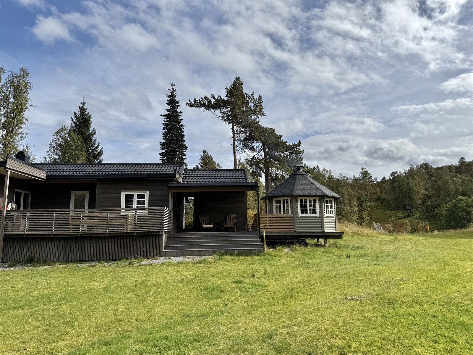 Tomtene er eiet, flatt opparbeidet og ligger idyllisk til Galleribilde