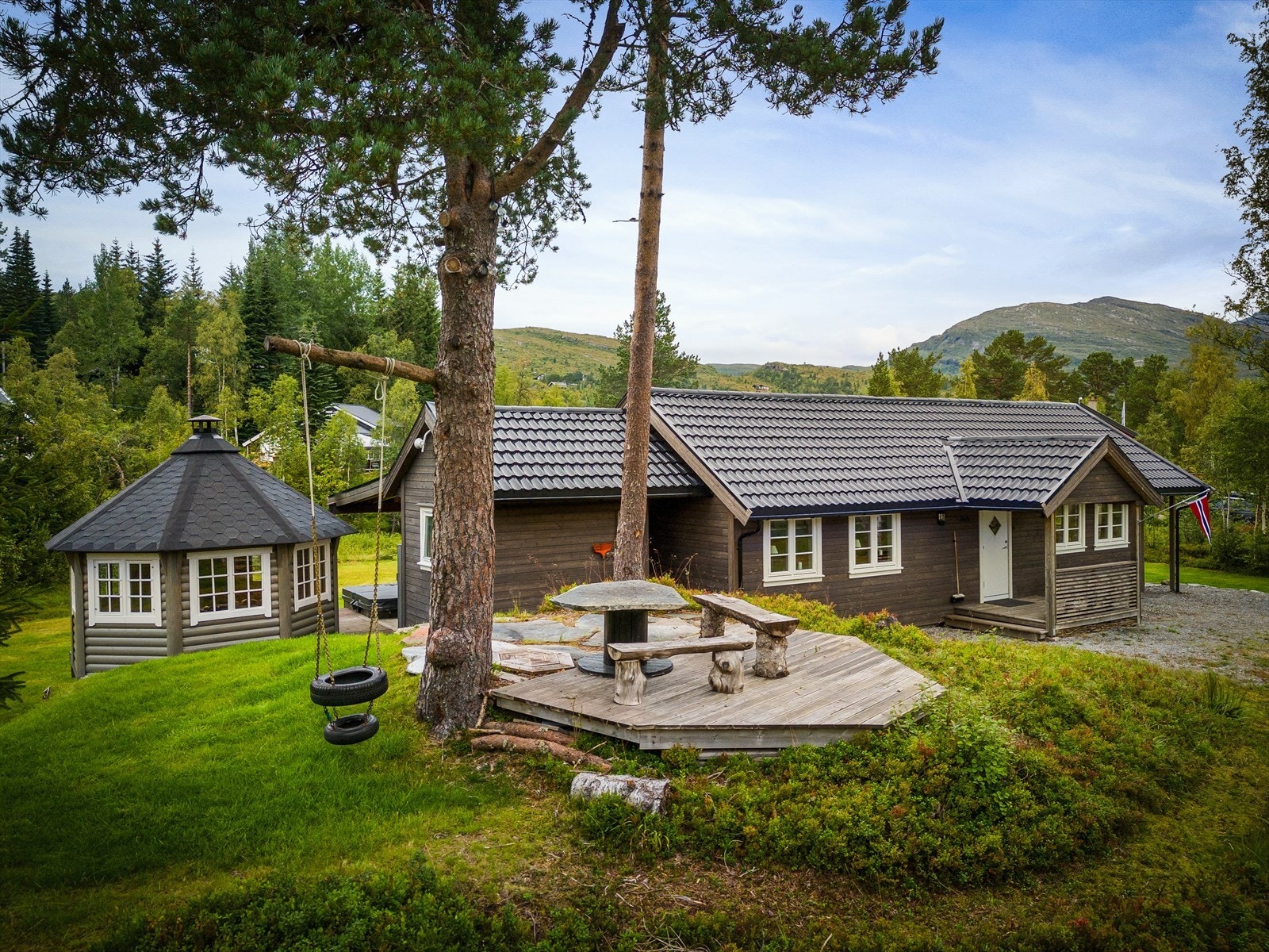 Dette er en rålekker fritidsbolig som ble totalrenovert i 2017 Galleribilde