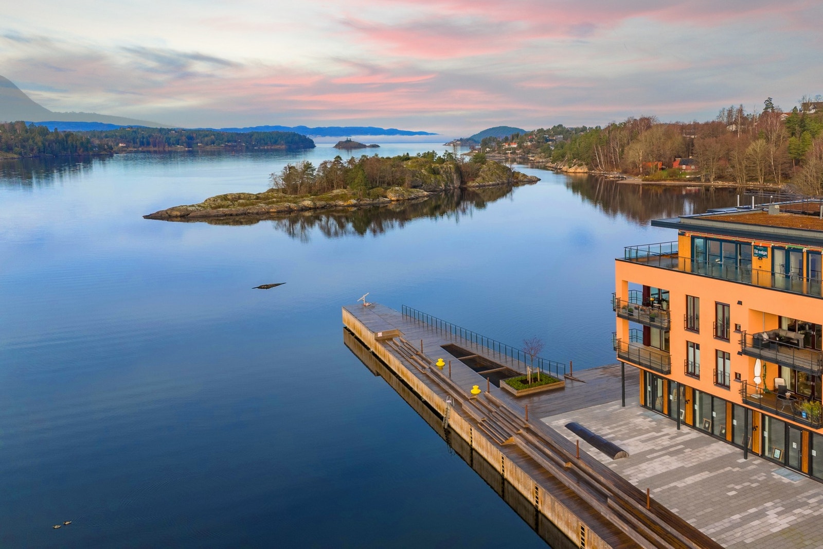 Sjøhagen vil utvikles videre med kaféer, restauranter, båthavn og det det måtte være. Galleribilde