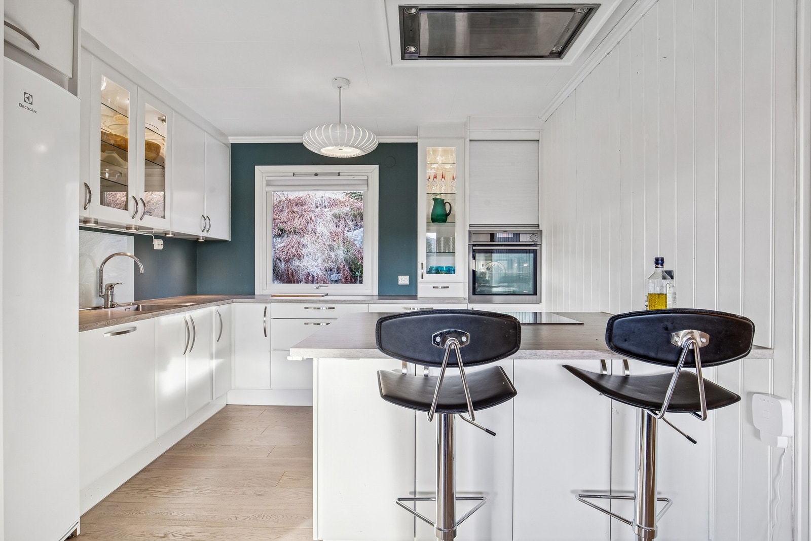 Med barkrakk-løsningen kan du nyte frokosten på kjøkkenbenken Galleribilde