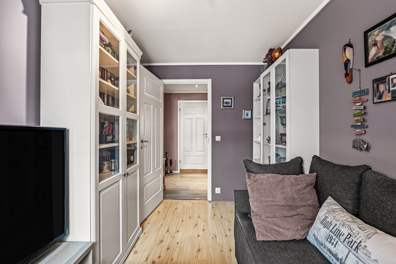 Her er det rikelig med plass for garderobeløsninger. Galleribilde