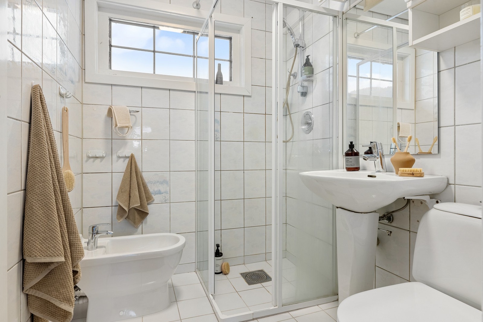 Rommet har inngang til badet. Galleribilde