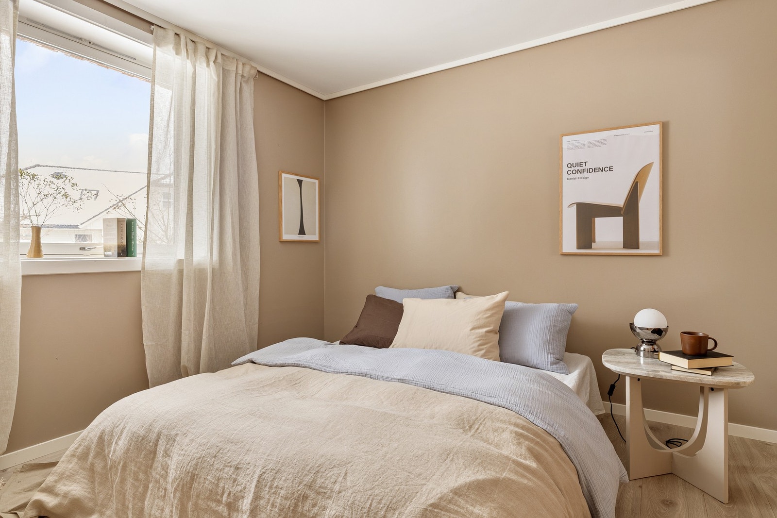 I underetasjen er det et soverom som er praktisk når du har gjester på besøk. Galleribilde