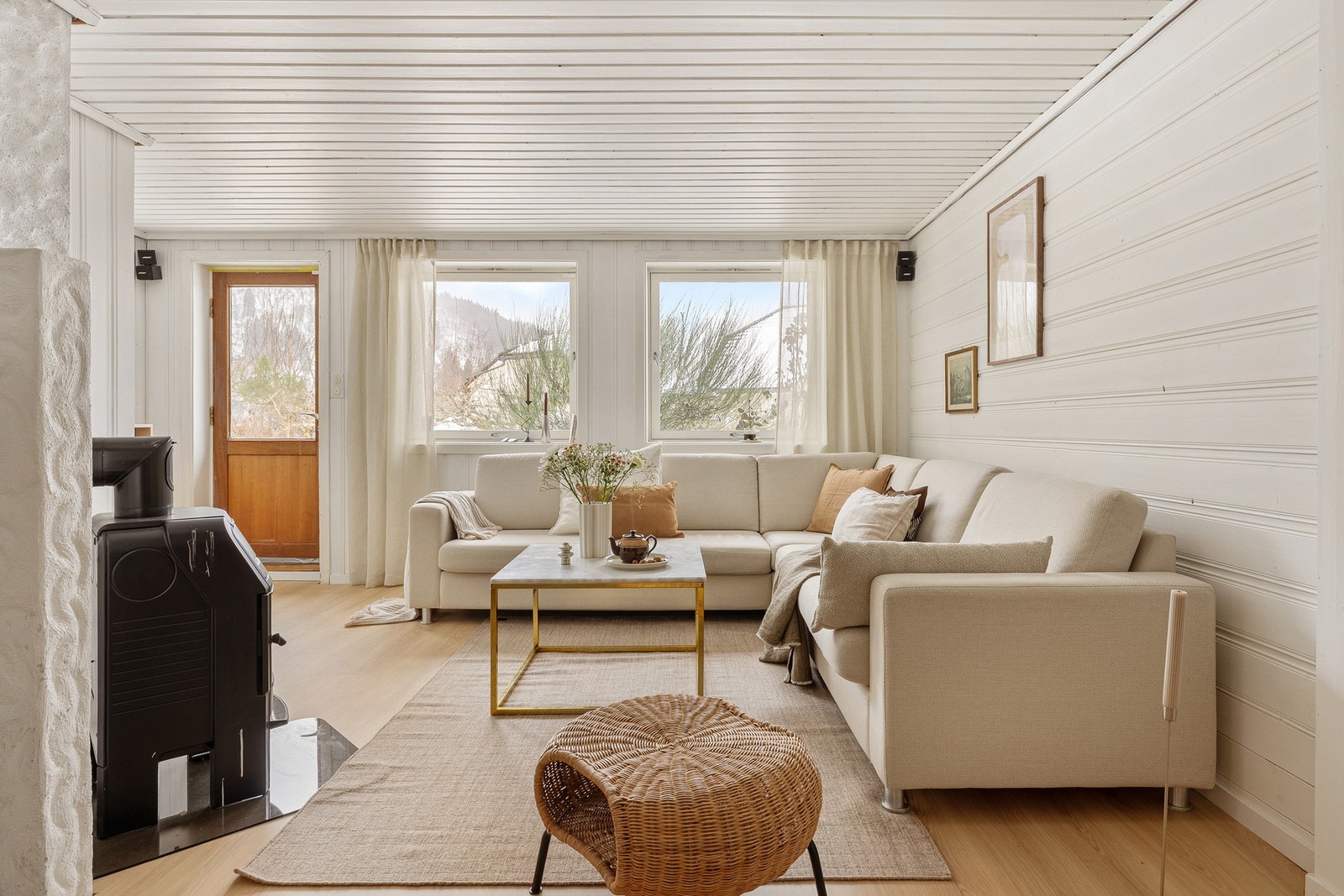 Fra kjellerstue er det direkte utgang til hage. Galleribilde