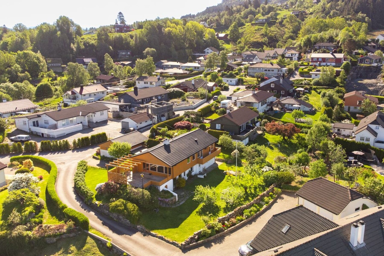 Dersom du drømmer om enebolig med nydelig utsikt og gode solforhold er dette det rette for deg. Galleribilde