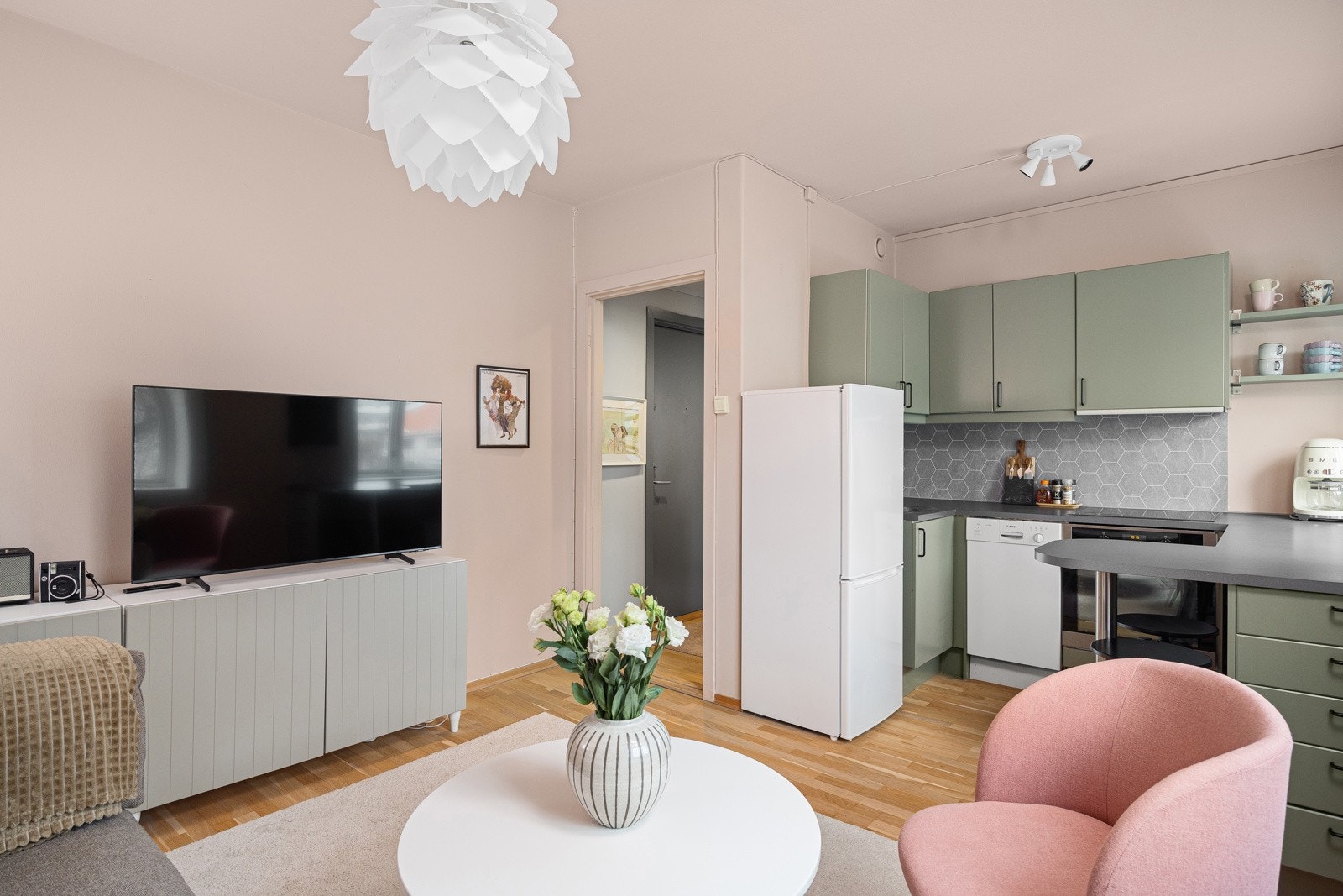 - Varmtvann og bredbånd er inkludert i fellesutgifter - Galleribilde