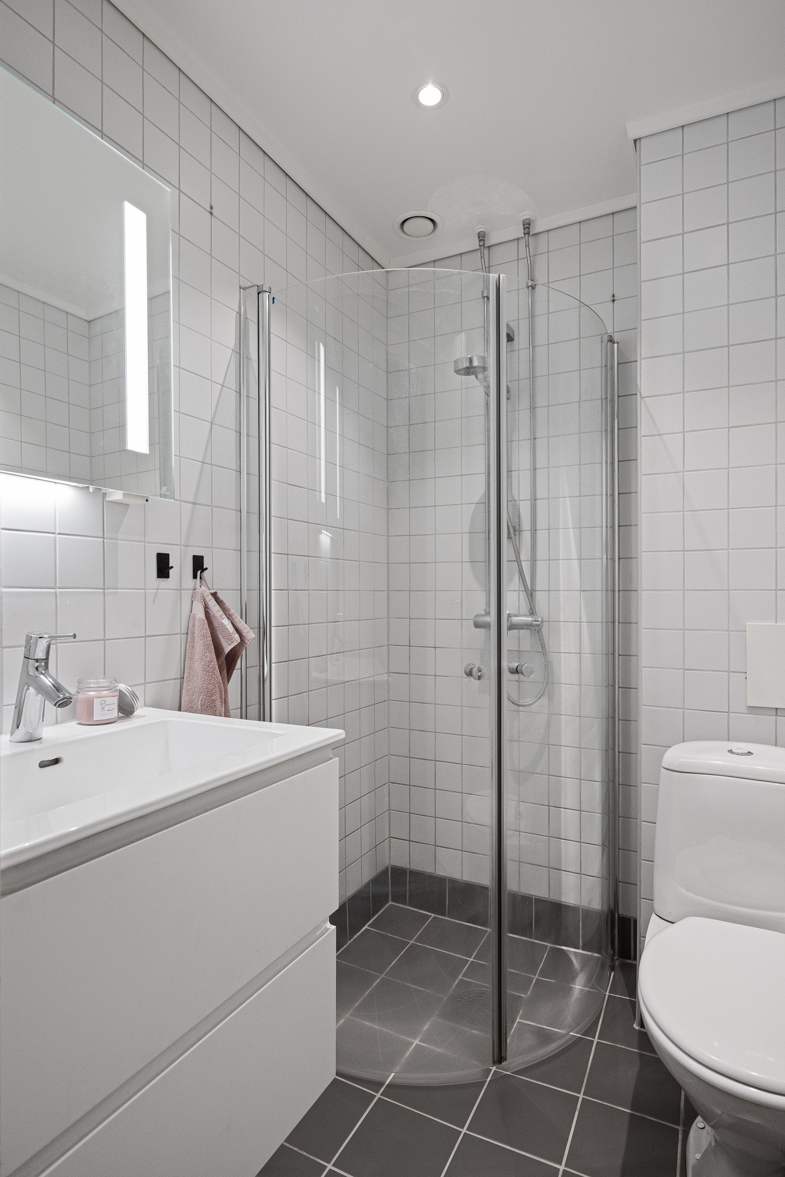 - Pent, tidsriktig bad rehabilitert i regi av borettslaget 2006 - Galleribilde