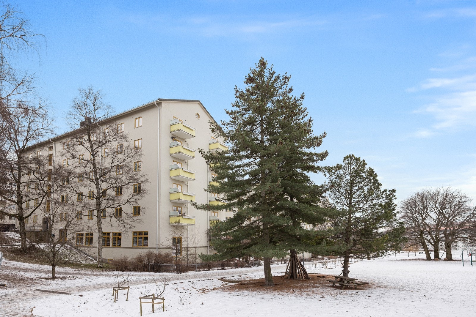 - Det er ikke forkjøpsrett i gården - Galleribilde