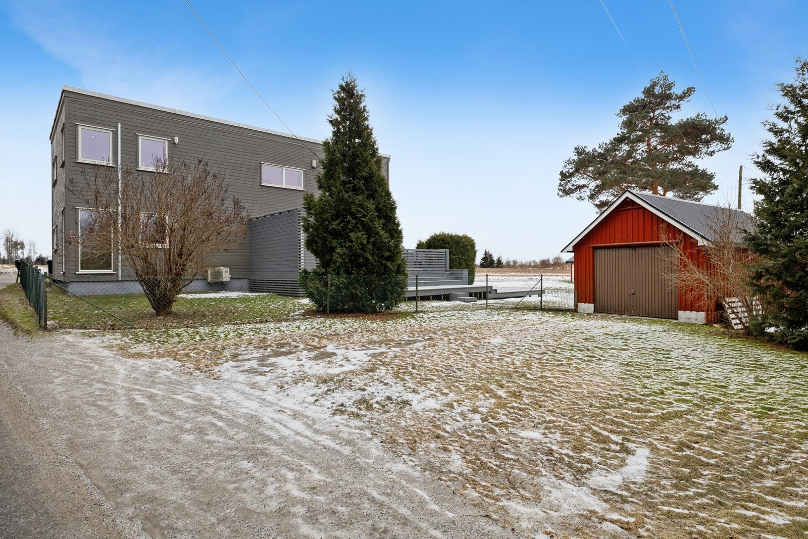 Frittstående garasje Galleribilde