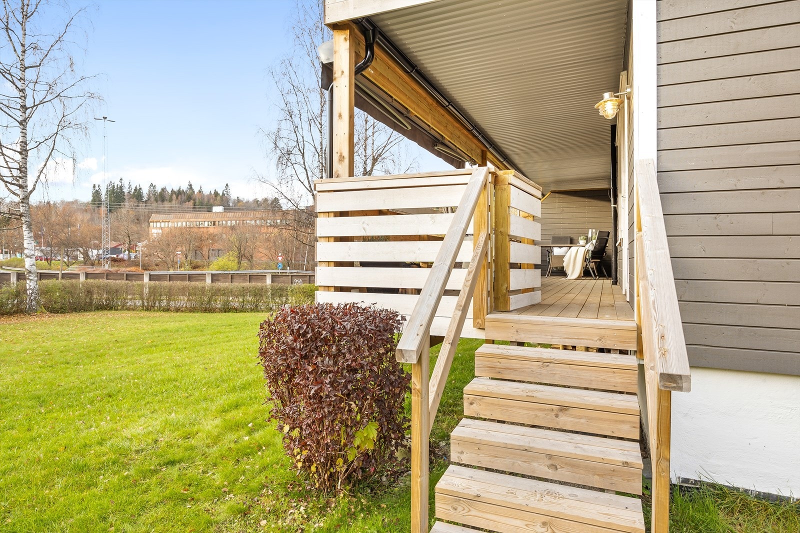 Eiendommen ligger sentralt i et veletablert og familievennlig nabolag på Gjettum. Galleribilde