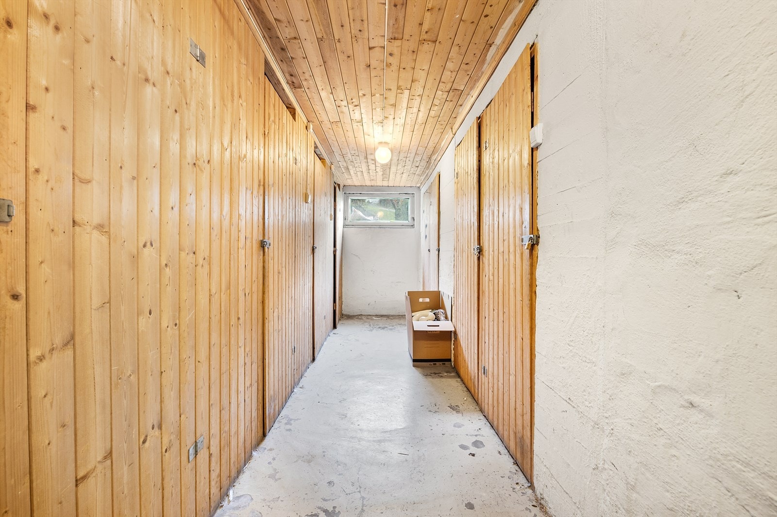 Med leiligheten følger tre boder i kjelleren på til sammen 12 m², som gir svært gode lagringsmuligheter. Galleribilde