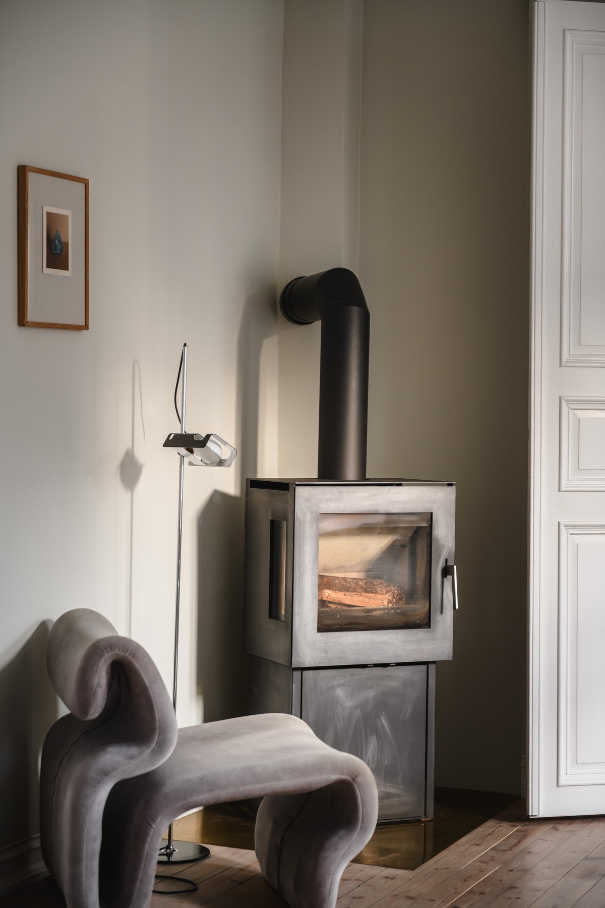 Peisovn plassert i hjørnet på kjøkkenet. Galleribilde