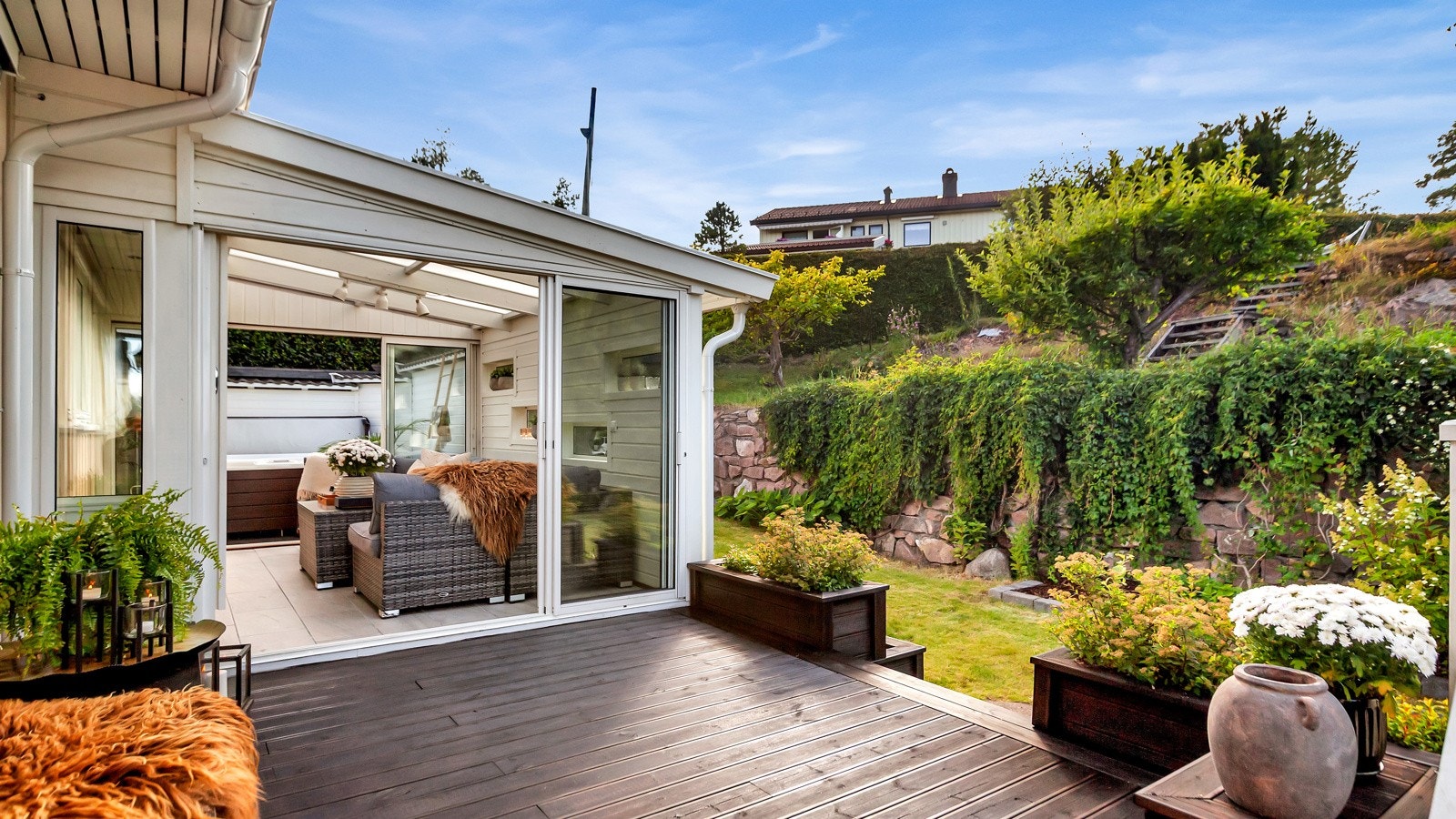 Vinterhage fra 2013 på 12 kvm med adkomst fra spisestuen/kjøkkenet. Galleribilde