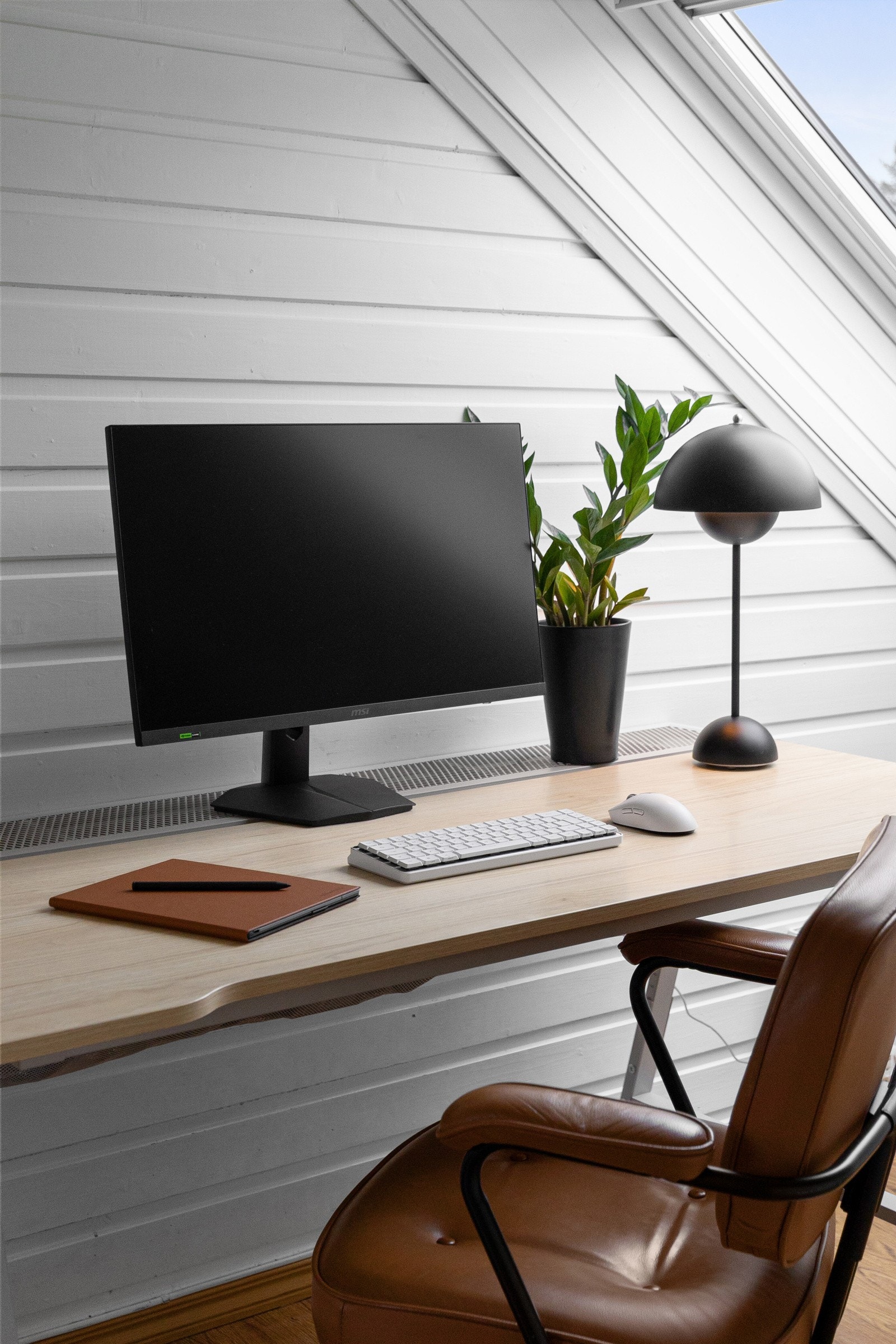 Kontorkrok ved trappeløp i loftetasjen. Galleribilde