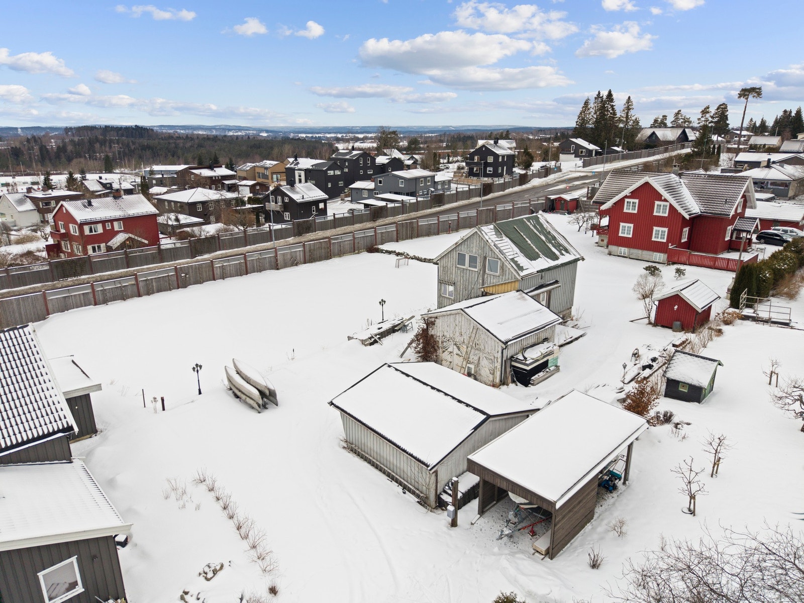 Eiendommen ligger høyt og det vil bli gode utsiktsforhold fra 2. etasje Galleribilde