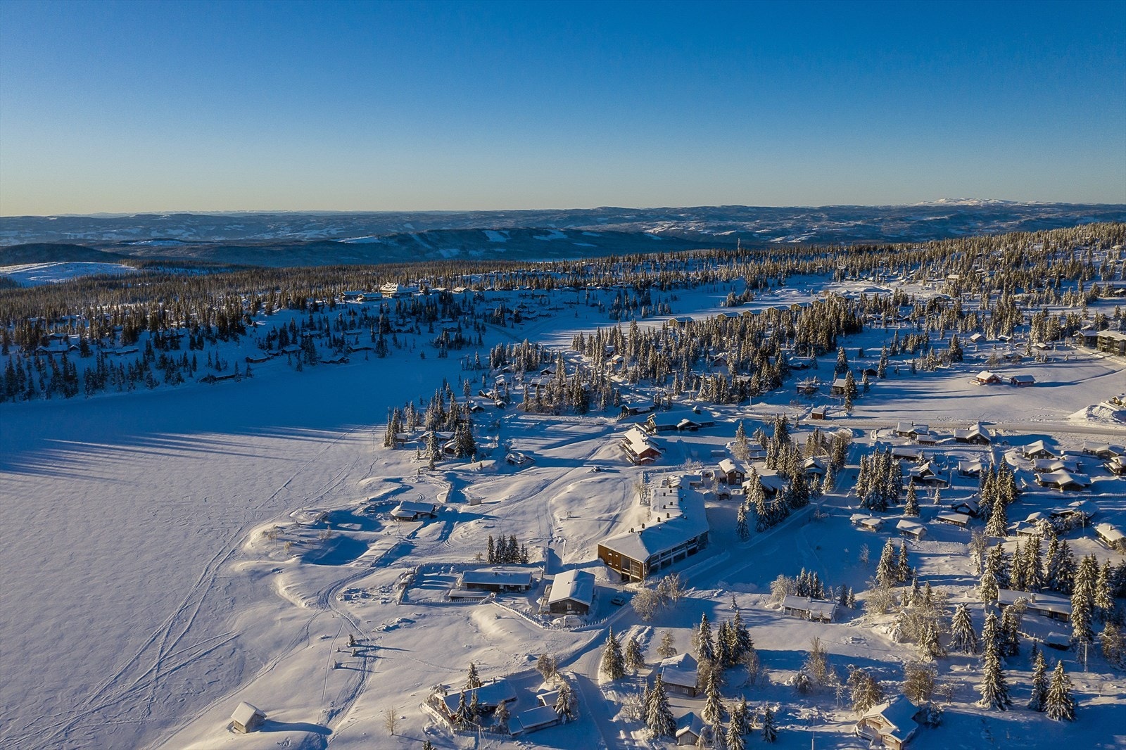 Langrennsløypa passerer rett utenfor eiendommen - enklere blir det ikke! Galleribilde