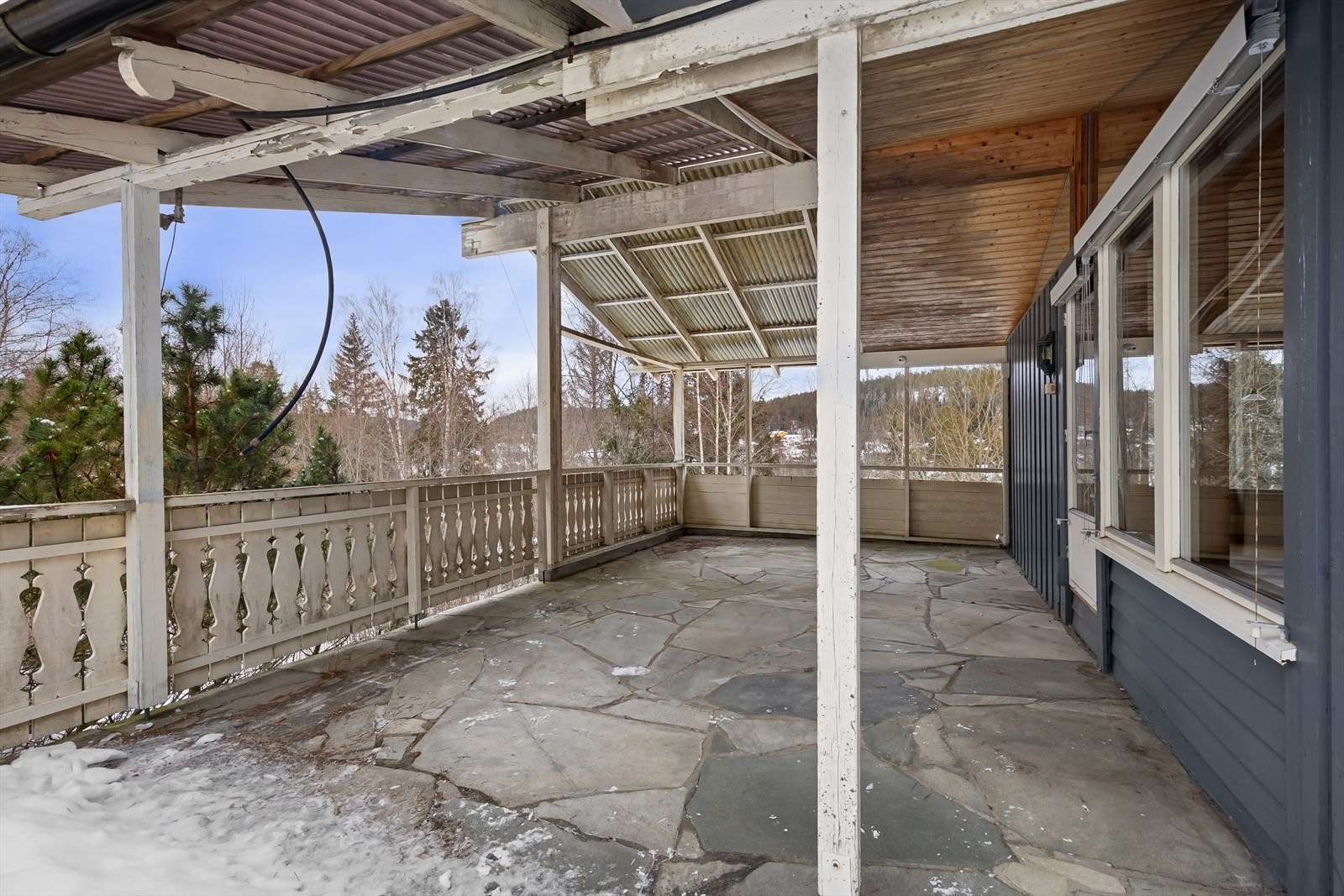 Fra stuen er det utgang til veranda på 34 kvm med overbygg Galleribilde