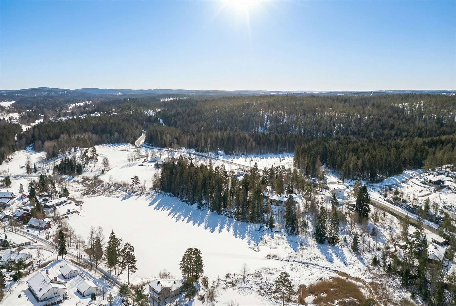 Her kan du nyte bading, padling og skøyter på vinterstid med aktiviteter for store og små Galleribilde