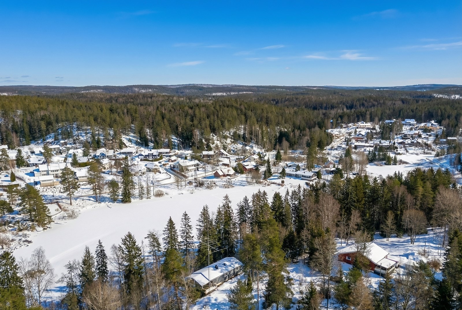 Det er kun 800 meter til Siggerud sentrum med servicetilbud, skoler, barnehager, idrettsplass, m.m. Galleribilde