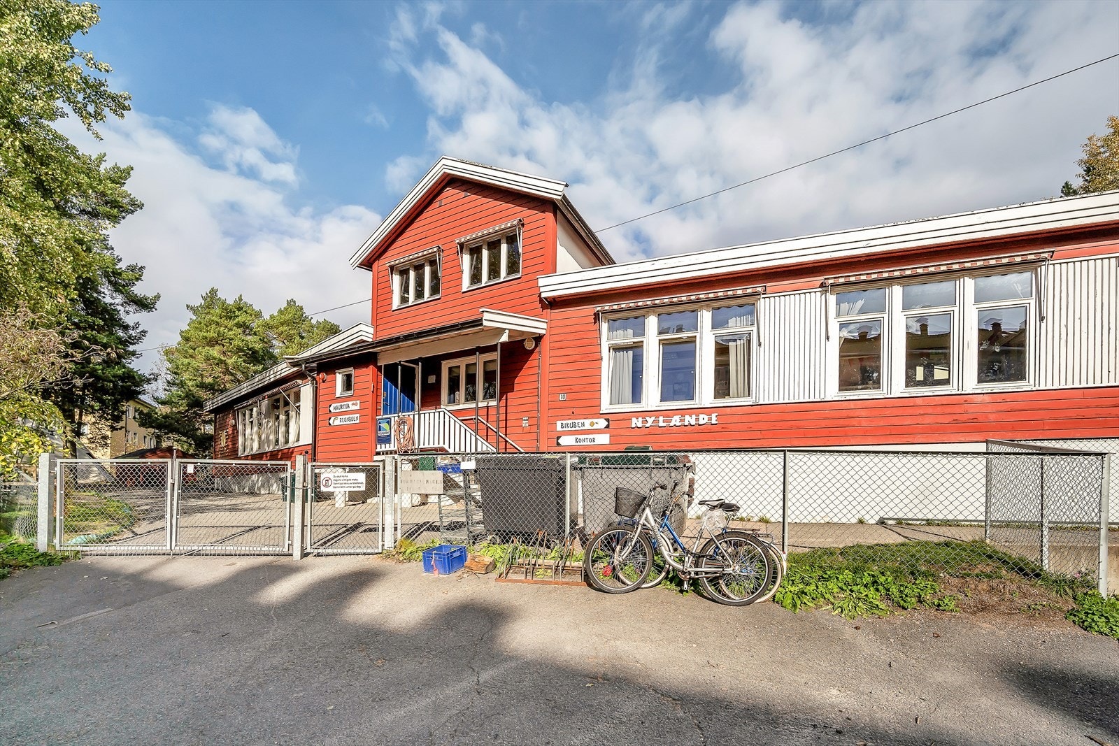 Nylænde barnehage og Tyrihans barnehage ligger innen 5 minutters gange fra boligen. Galleribilde