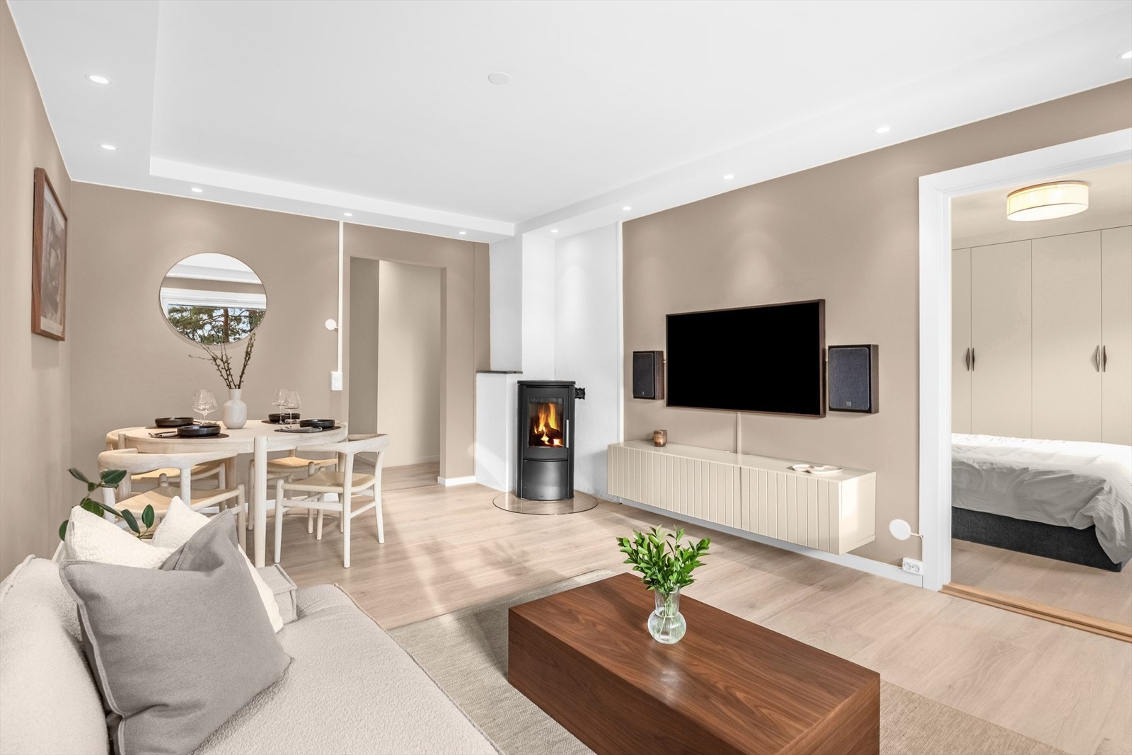 Eier opplyser at det har vært tilsyn av brann- og feiervesen den 02.02.2026. Under tilsynet ble det ikke avdekket avvik på fyringsanlegget. Galleribilde