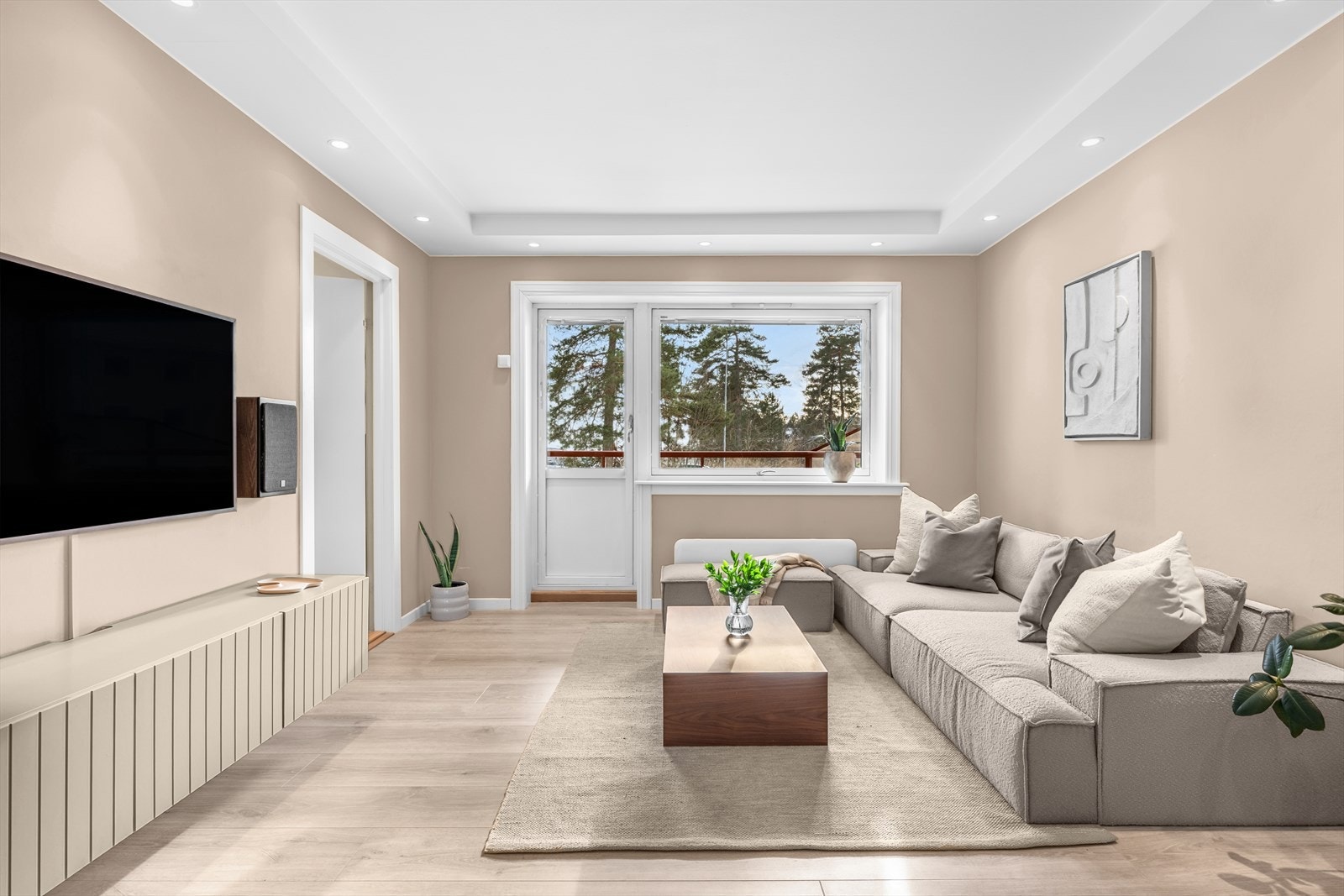 En betydelig påkostet 3-roms andelsleilighet på Karlsrud med flott intern beliggenhet! Galleribilde