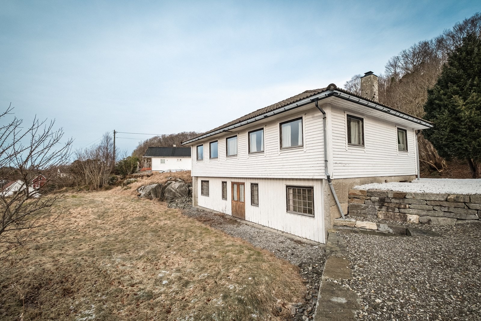 Eiendommen har i hovedsak standard fra byggeår og oppgradering må påregnes. Galleribilde