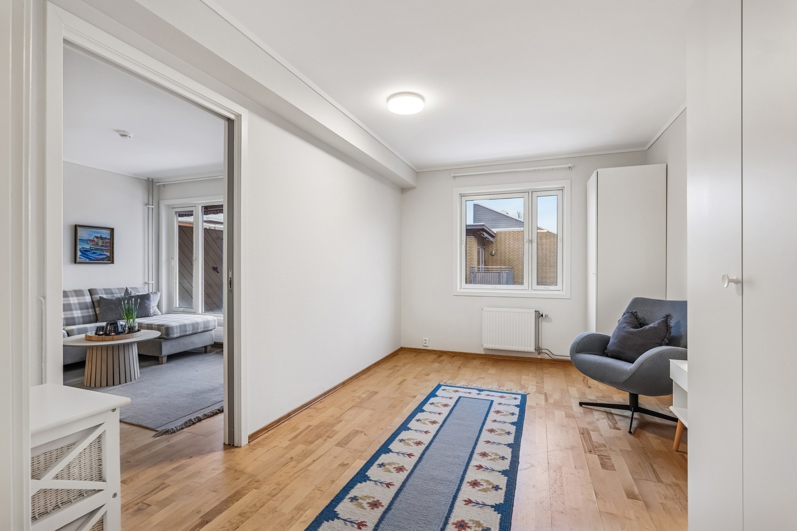 Soverom med garderobeskap Galleribilde