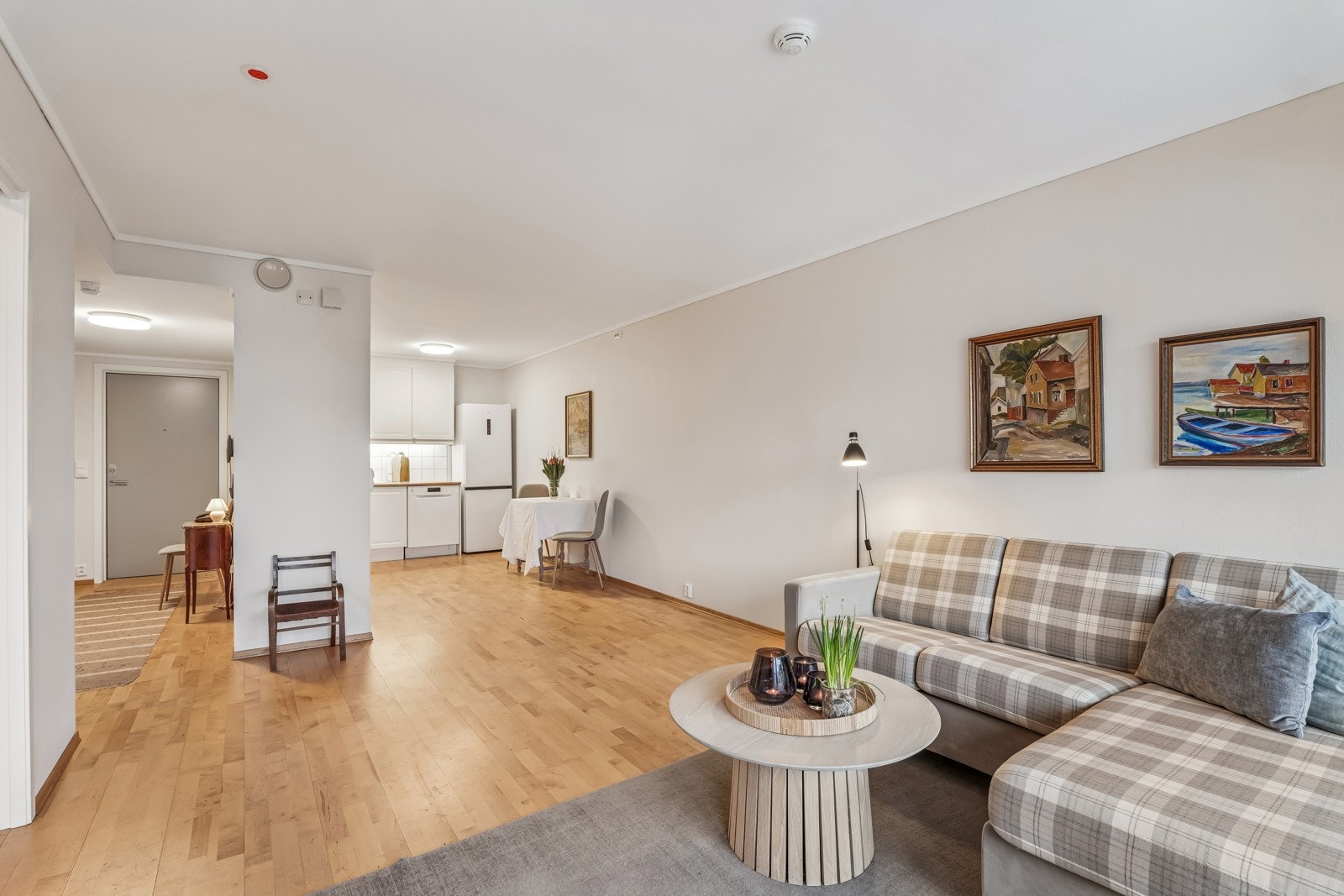 Stue med åpen kjøkkenløsning Galleribilde