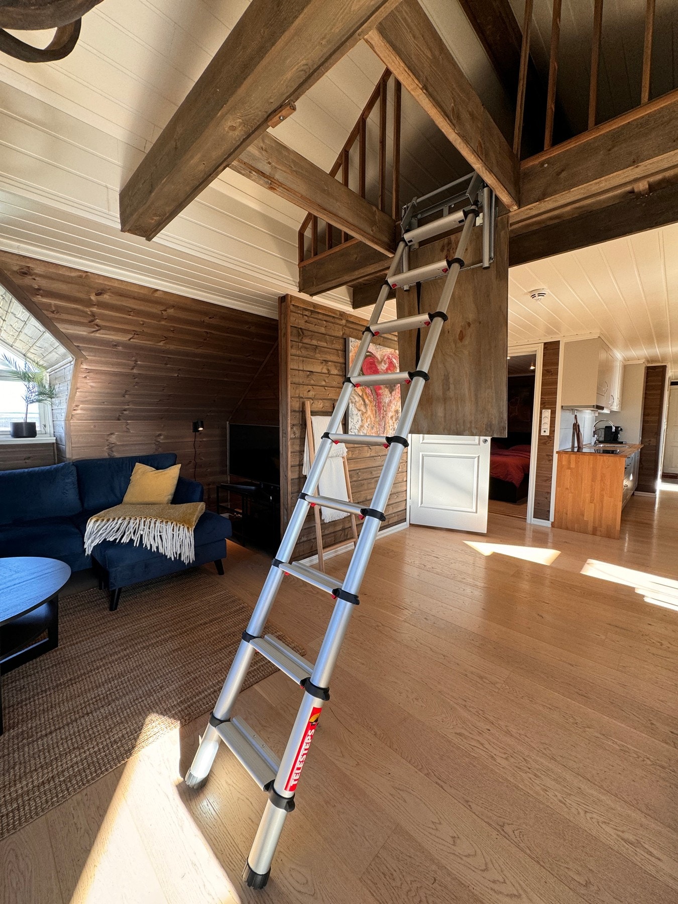 Hovedsoverom med god plass til dobbeltseng og tilhørende møblement. Galleribilde