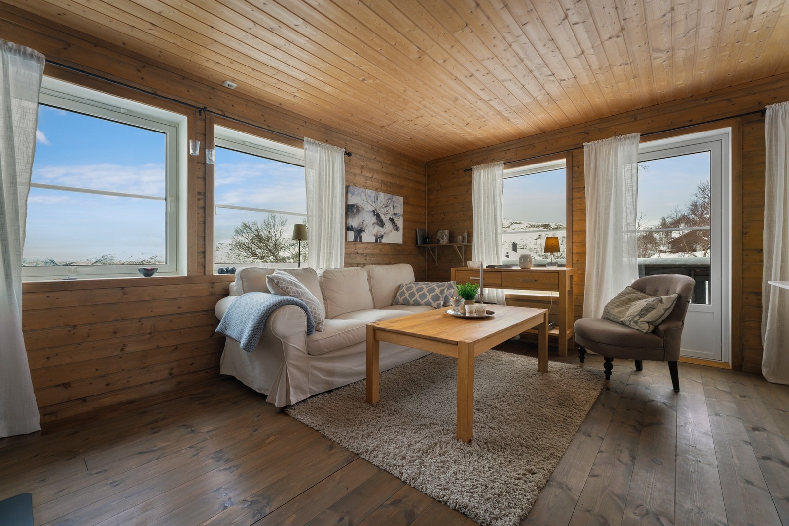 - De vestvendte vindusflatene gir godt lysinnslipp - Galleribilde