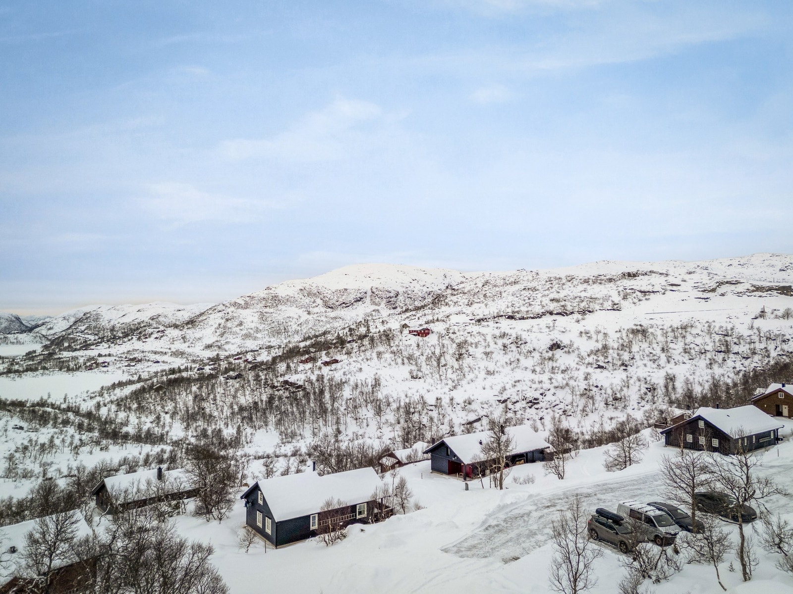 - Praktisk beliggenhet med kort vei til lokalsamfunnet i Bjordal og resten av Høyanger kommune - Galleribilde
