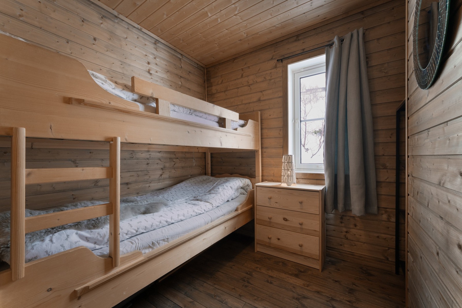 - Rommene har plass til kommode eller garderobeskap - Galleribilde