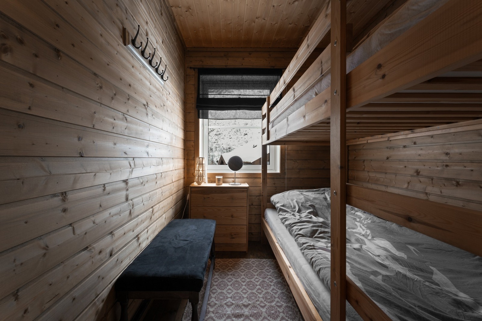 - Hyttens tre soverom måler 4,21 kvm, 4,28 kvm og 7,58 kvm - Galleribilde